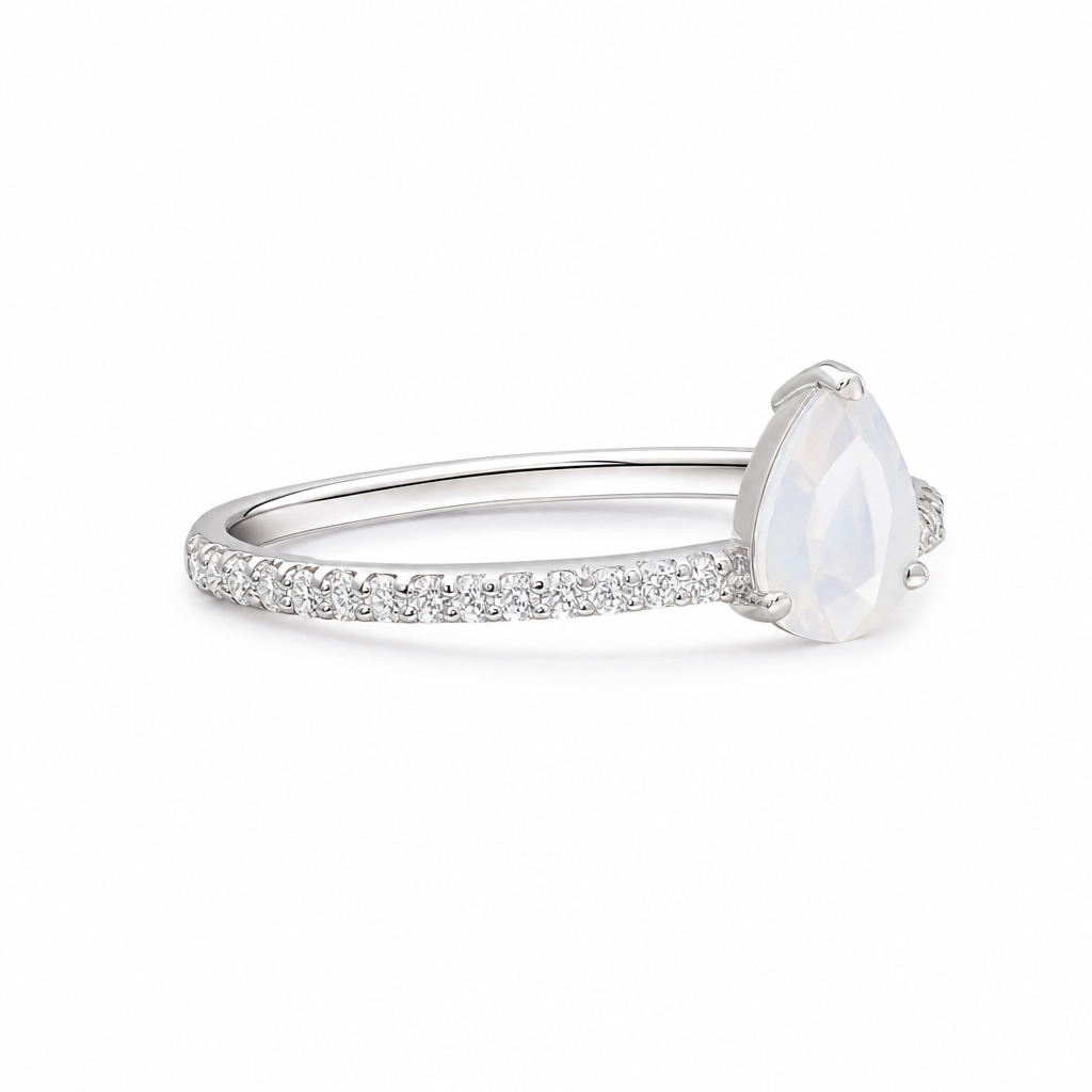Gold On Van Cleef Ring 8 — studio