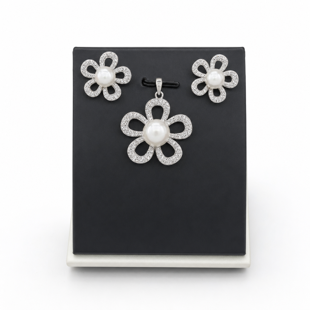 Gold Pe White Wz Flower Pendant — studio