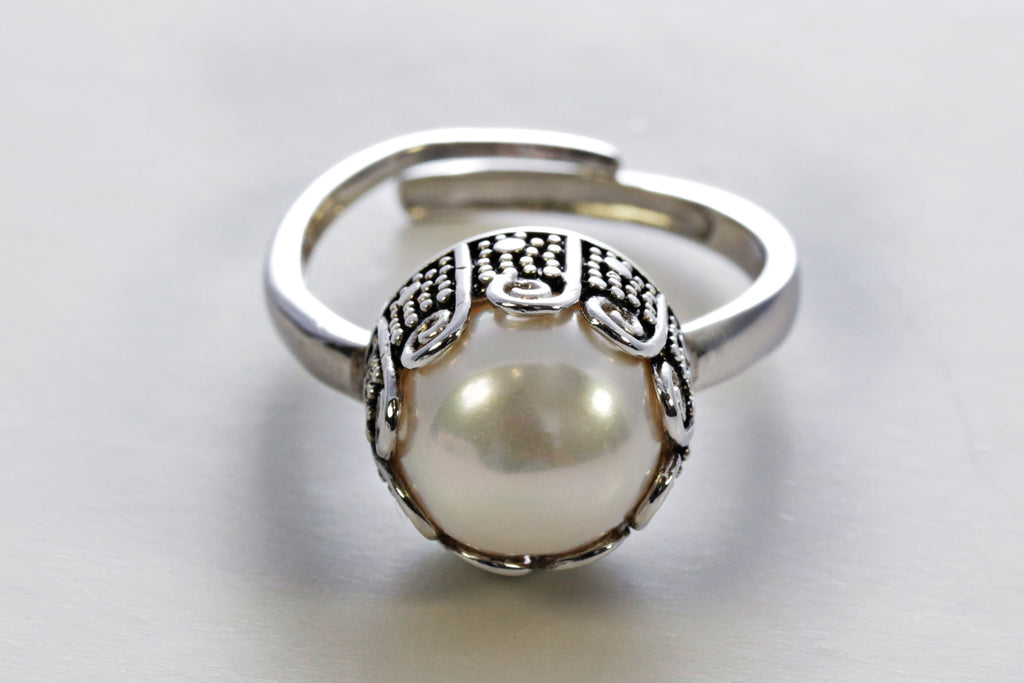 Framed Pearl Ring in Sterling Silver and Rhodium