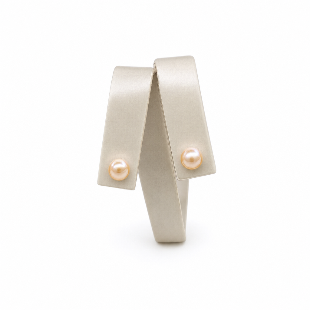 Gold Pe White Wz Fancy Earring — studio