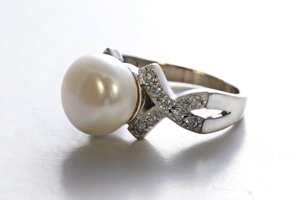 Criss-Cross Pearl Ring in Sterling Silver and Rhodium